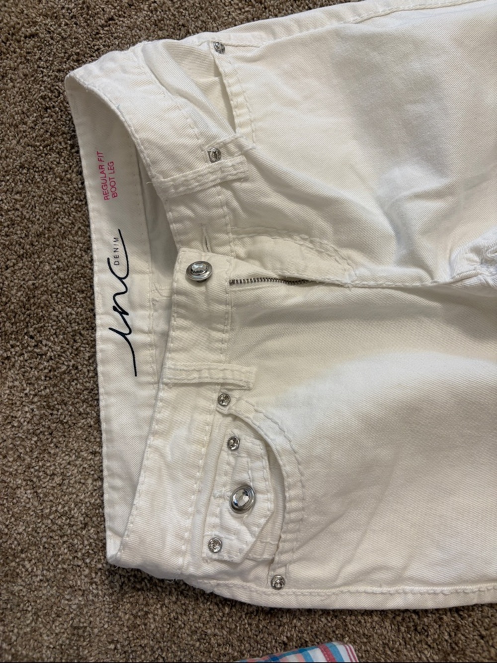 Women's INC White Regular Fit Boot Leg Jeans, sz 4 - Picture 3 of 7
